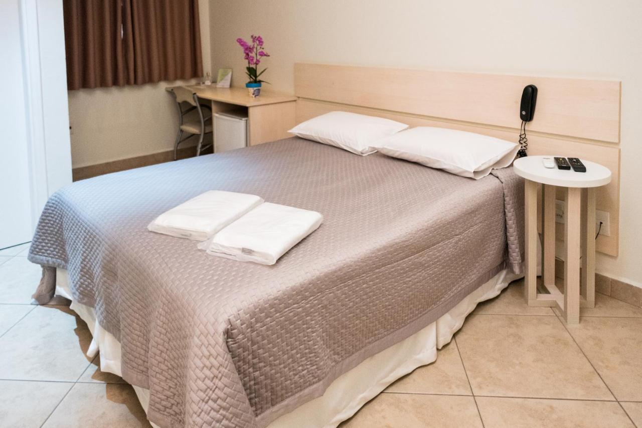 Holambra Garden Hotel ภายนอก รูปภาพ A room at the hotel