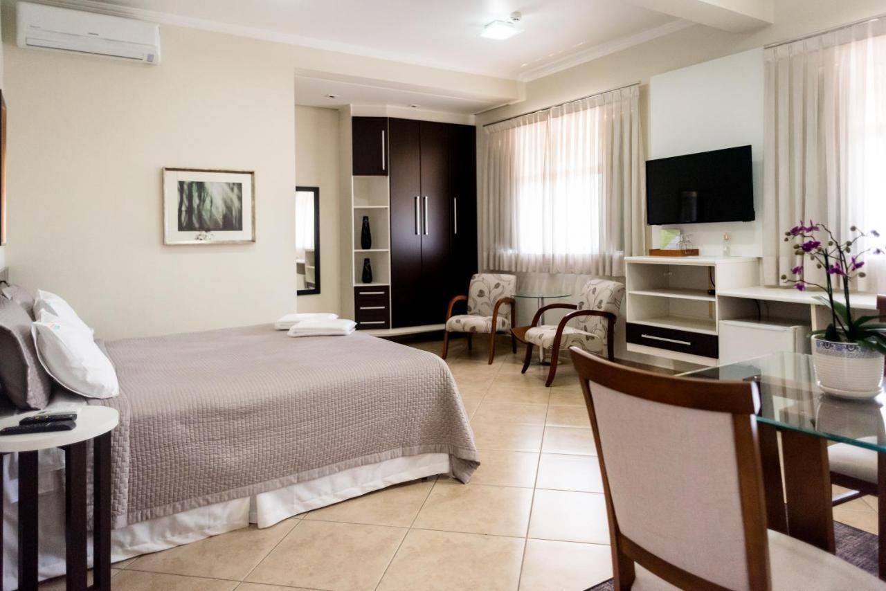 Holambra Garden Hotel ภายนอก รูปภาพ A typical hotel room