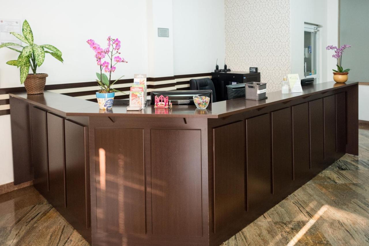 Holambra Garden Hotel ภายนอก รูปภาพ A reception desk