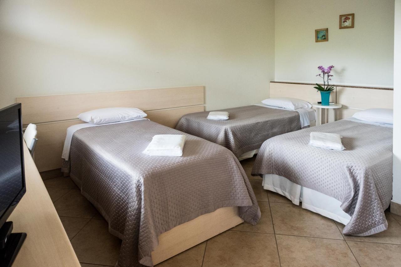 Holambra Garden Hotel ภายนอก รูปภาพ A room at the hotel
