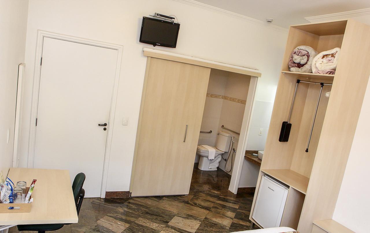 Holambra Garden Hotel ภายนอก รูปภาพ A room at the hostel