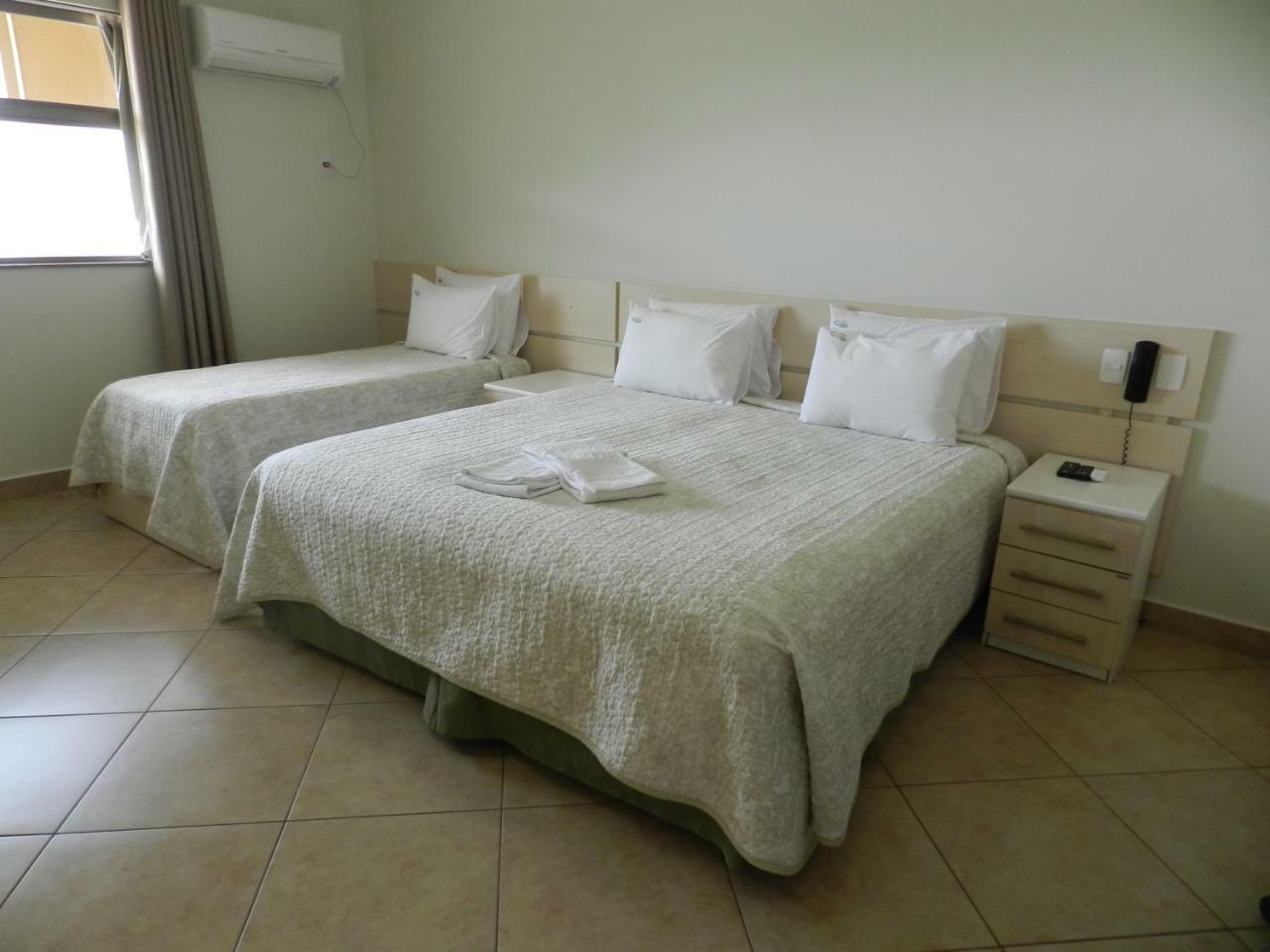 Holambra Garden Hotel ภายนอก รูปภาพ A hotel room in Brazil